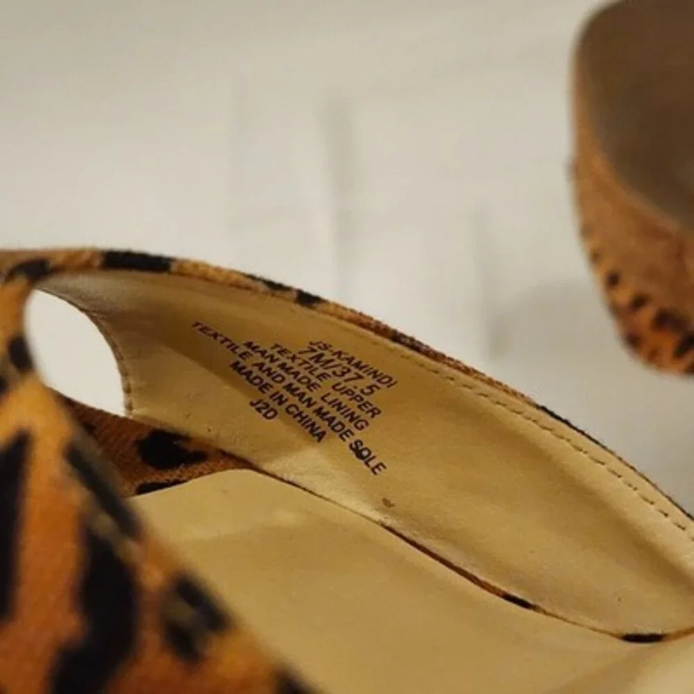 Jessica Simpson Kamindi Tiger Leopard Print Platform Wedges  Size 7 M
